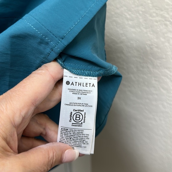 LIKE NEW! Athleta Levitate Poplin Tank - Picture 13 of 14